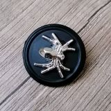 Černý knoflík s pavoukem / 23 mm