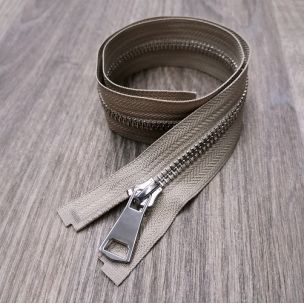 Kovový stříbrný zip 60 cm / BÉŽOVÝ